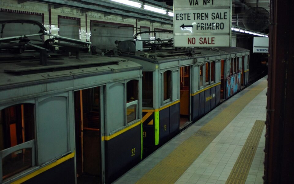 Paro sorpresivo en el subte: seis líneas sin servicio tras la detención de delegados